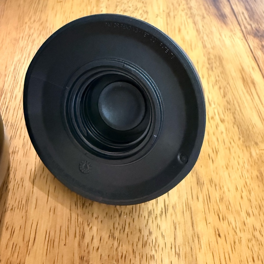 YETI Rambler with Black Chug Cap 26oz - Picture 4 of 6